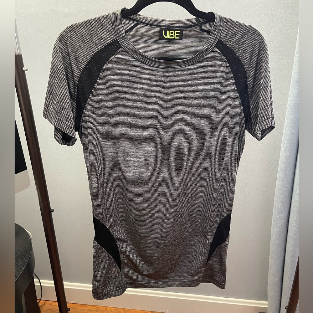 Andrew Christian Vibe Men's Gray and Black Athletic Shirt